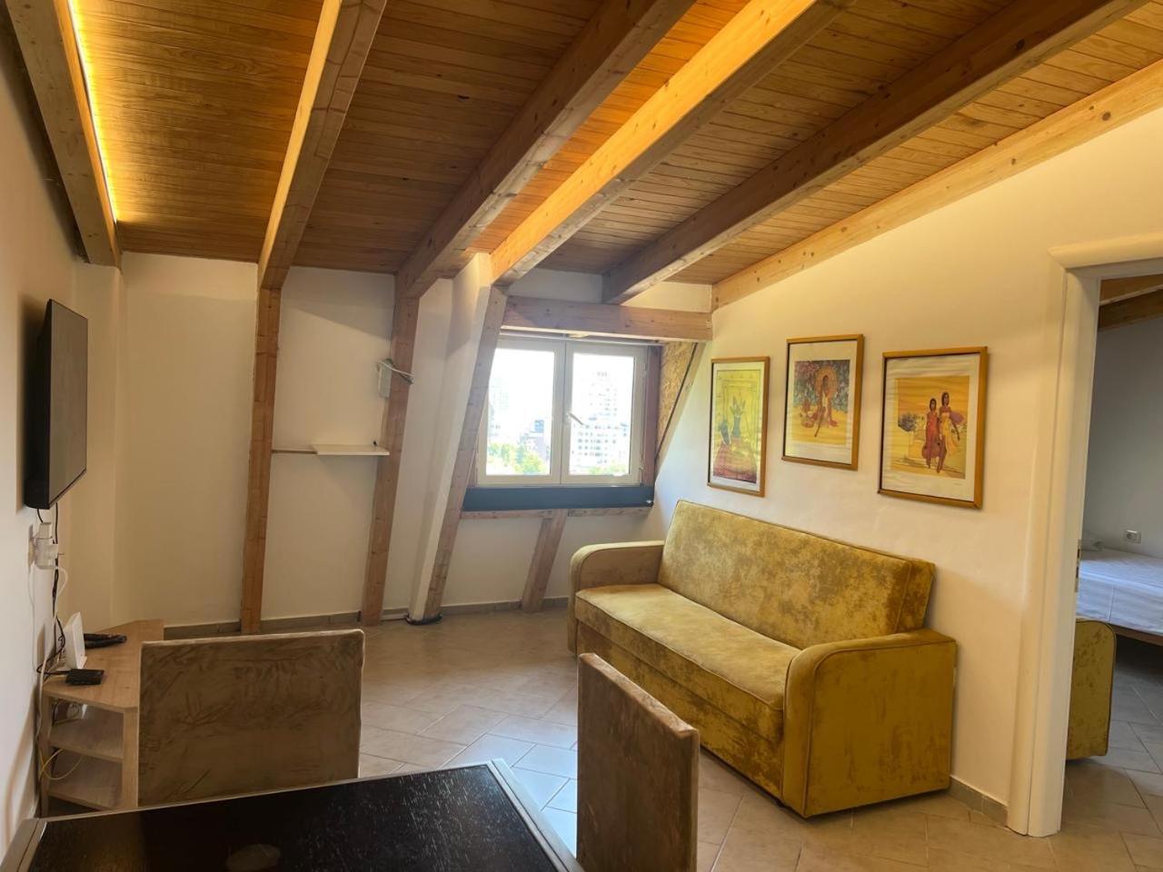 King Apartment Durres